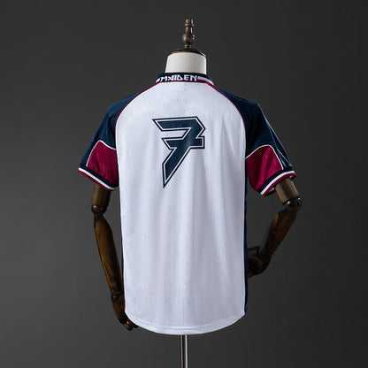 Camiseta West Ham x Iron Maiden Brave New World Blanca Retro - Vista posterior
