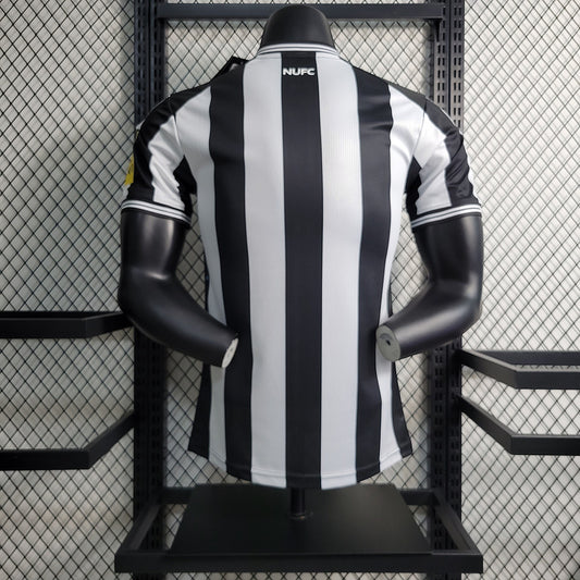 Camiseta Newcastle United 23/24 Local, Versión Jugador - Vista posterior