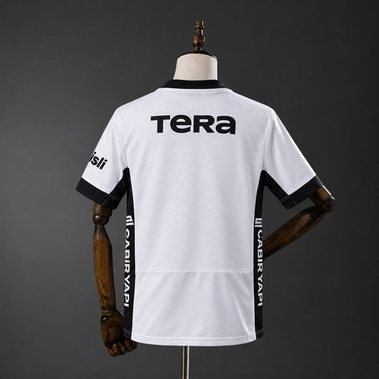 Camiseta Beşiktaş 26/27 Local - Vista posterior
