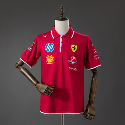 Polo Scuderia Ferrari HP 2025 F1 Rojo con Franja Blanca - Vista frontal