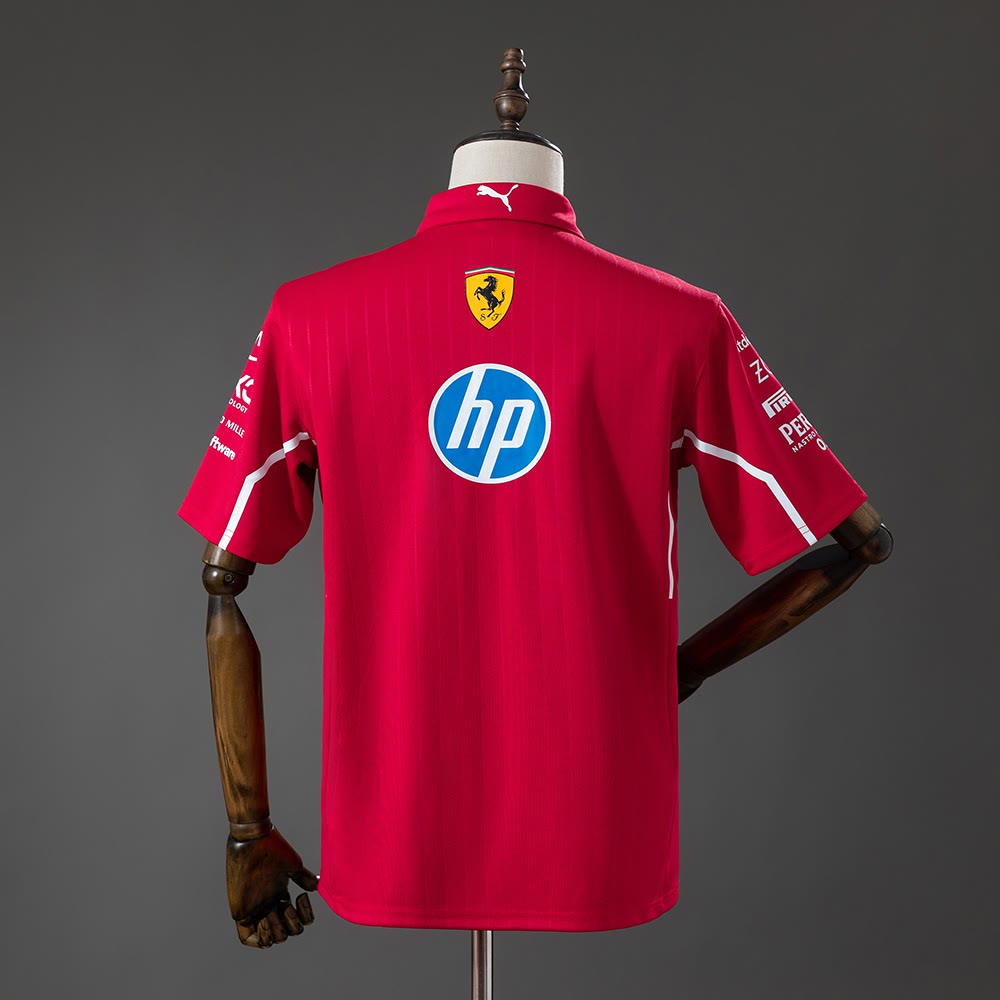 Polo Scuderia Ferrari HP 2025 F1 Rojo - Vista posterior