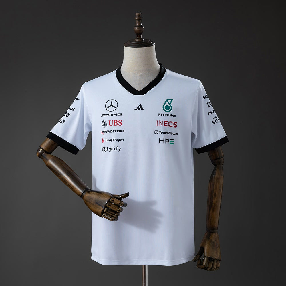 Camiseta Mercedes-AMG Petronas 2026 F1 Blanca y Negra - Vista frontal