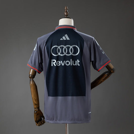 Polo Audi Revolut F1 Team 2026 Gris Oscuro - Vista posterior